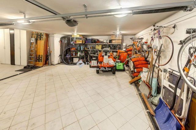 Eladó családi ház, Budapesten, II. kerületben 429.9 M Ft