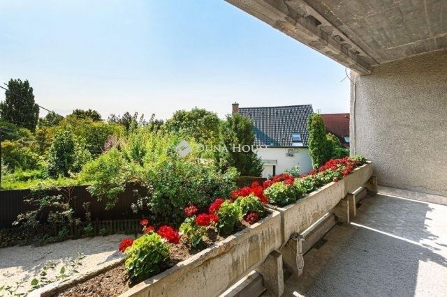 Eladó családi ház, Budapesten, XII. kerületben 235 M Ft