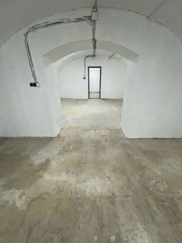 Eladó üzlethelyiség, Pécsett 37.9 M Ft / költözzbe.hu