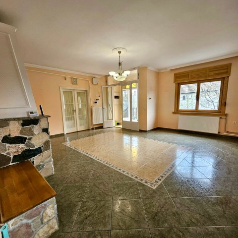 Eladó családi ház, Kunszentmiklóson 59.9 M Ft, 2 szobás