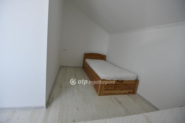 Eladó nyaraló, Fonyódon 99 M Ft, 2 szobás / költözzbe.hu