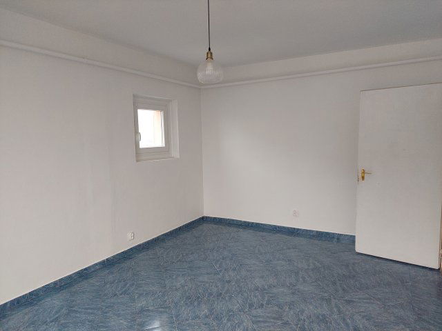 Eladó panellakás, Pécsett 42.3 M Ft, 2 szobás