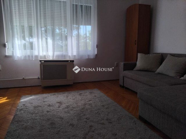 Kiadó téglalakás, albérlet, Pécsett 160 E Ft / hó, 2 szobás