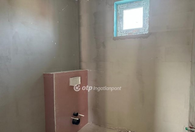 Eladó családi ház, Dánszentmiklóson 85 M Ft, 3 szobás