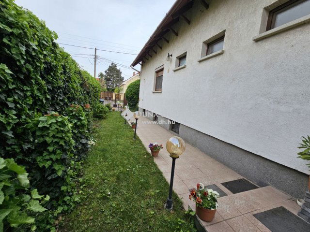 Eladó ikerház, Budapesten, XVIII. kerületben 100 M Ft, 4 szobás