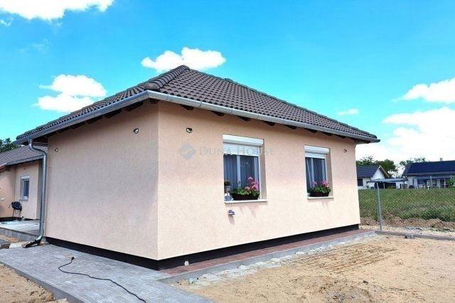 Eladó ikerház, Vasadon 76.9 M Ft, 4 szobás / költözzbe.hu