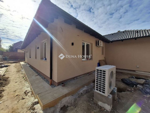 Eladó családi ház, Budapesten, XVI. kerületben, Kolozs utcában