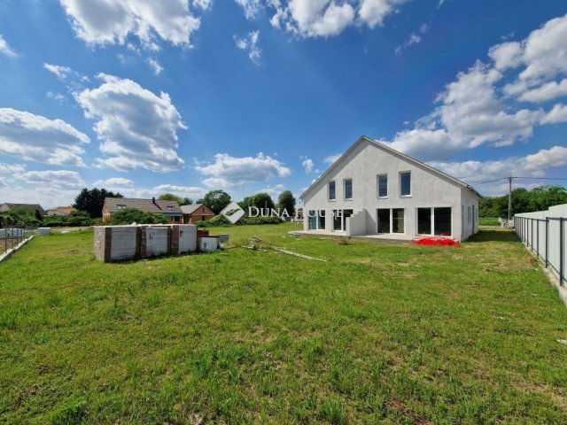 Eladó ikerház, Baján 90 M Ft, 5 szobás / költözzbe.hu