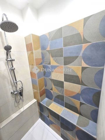 Eladó téglalakás, Pécsett 59.9 M Ft, 3 szobás