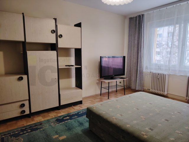 Kiadó panellakás, albérlet, Szegeden, Retek utcában, 1+1 szobás