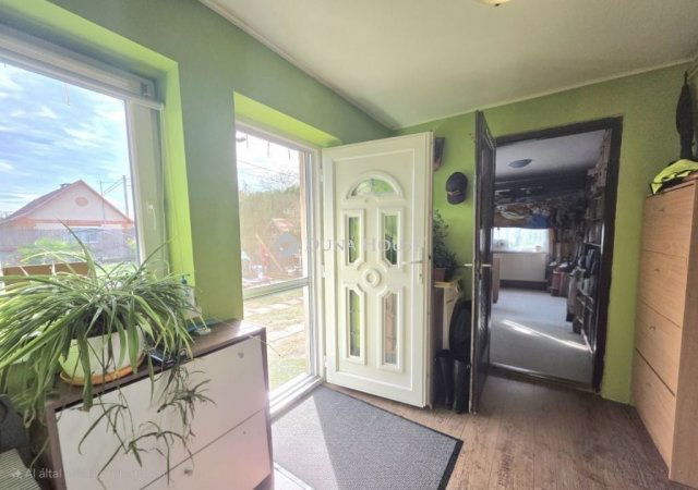 Eladó családi ház, Zsámbokon 45 M Ft, 2 szobás