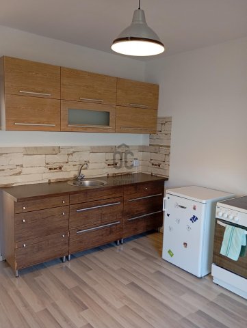 Kiadó panellakás, albérlet, Szekszárdon, Alisca utcában