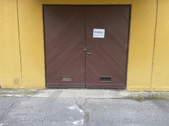Eladó garázs, Miskolcon, Gesztenyés utcában 10 M Ft