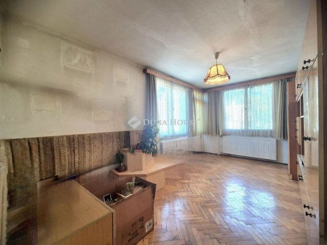 Eladó családi ház, Budapesten, III. kerületben 72.9 M Ft