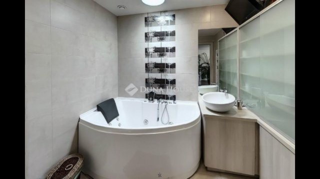 Eladó családi ház, Budapesten, XX. kerületben, Átlós utcában