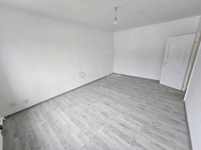 Eladó panellakás, Székesfehérvárott 49.5 M Ft, 2 szobás