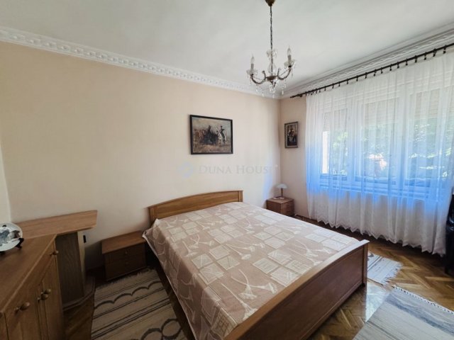 Eladó családi ház, Pécsett, Jász utcában 89.9 M Ft, 4 szobás