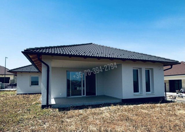 Eladó családi ház, Környén 159.6 M Ft, 5 szobás