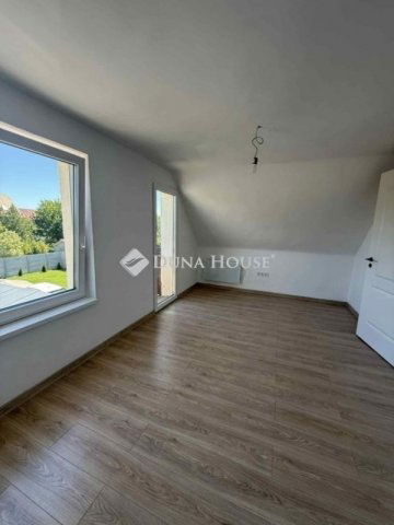 Eladó családi ház, Szigethalmon 108 M Ft, 6 szobás