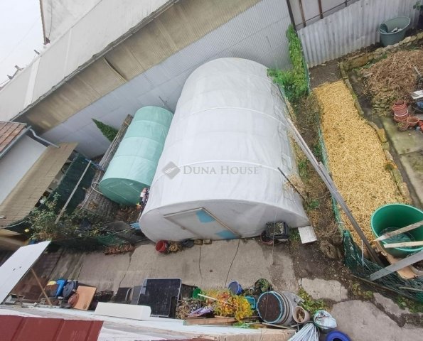 Eladó családi ház, Budapesten, XV. kerületben 75 M Ft