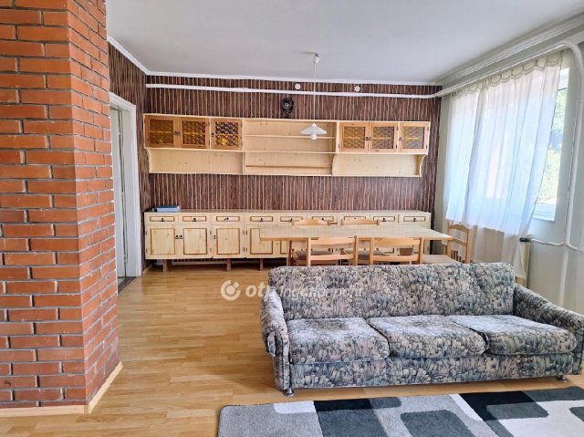 Eladó családi ház, Veszprémfajszon 130 M Ft, 5 szobás