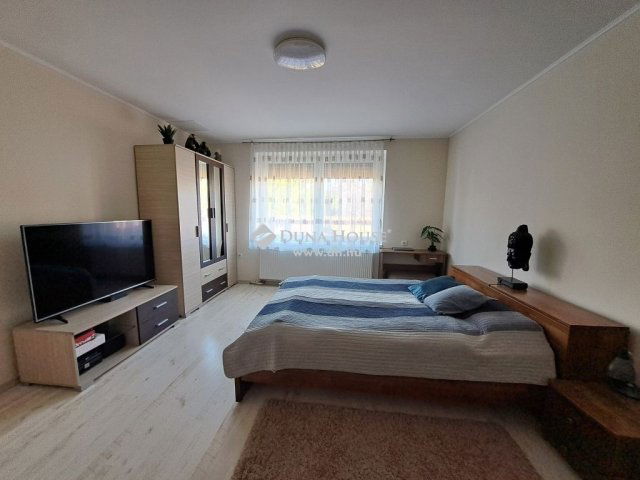 Eladó családi ház, Baján 89 M Ft, 4 szobás