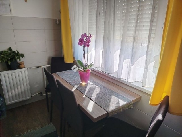 Eladó panellakás, Székesfehérvárott 62 M Ft, 3 szobás