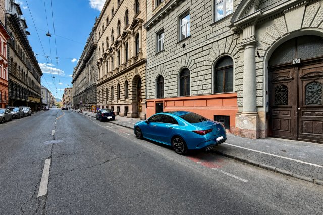 Eladó családi ház, Budapesten, VI. kerületben 73.9 M Ft