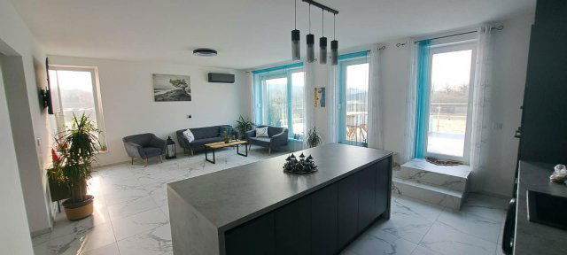 Eladó téglalakás, Tatabányán 117 M Ft, 4 szobás