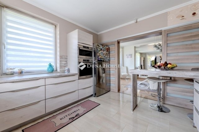 Eladó családi ház, Üllőn 299 M Ft, 6 szobás