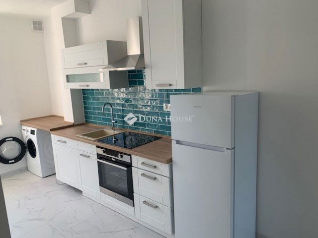 Eladó téglalakás, Tatán 68 M Ft, 3 szobás