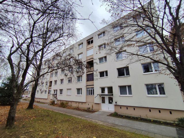 Eladó téglalakás, Veszprémben 49.9 M Ft, 2 szobás