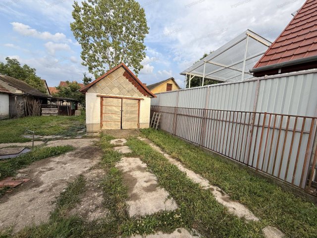 Eladó családi ház, Debrecenben 70 M Ft, 2+2 szobás