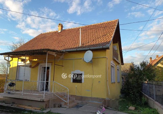 Eladó családi ház, Tiszaföldváron 13 M Ft, 3 szobás