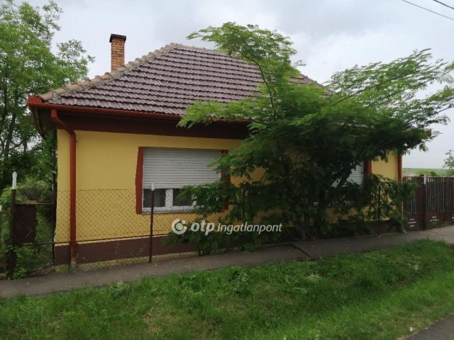 Eladó családi ház, Halmajugrán 17.5 M Ft, 3 szobás