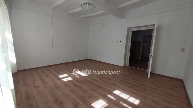 Eladó családi ház, Kisújszálláson 13.2 M Ft, 2 szobás