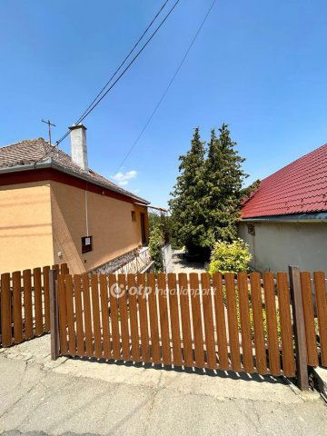 Eladó családi ház, Báron 35.5 M Ft, 2 szobás