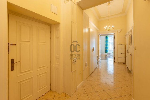 Eladó téglalakás, Budapesten, VI. kerületben 99.9 M Ft, 2 szobás