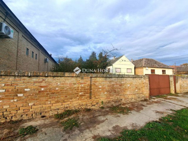 Eladó családi ház, Nagynyárádon 11 M Ft, 5 szobás