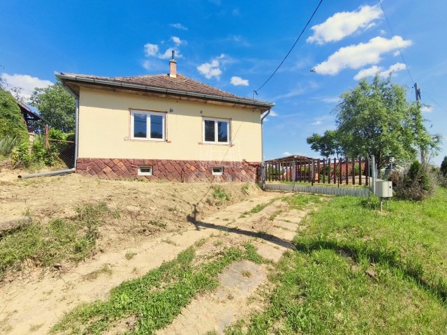Eladó családi ház, Hottón 44.9 M Ft, 4 szobás