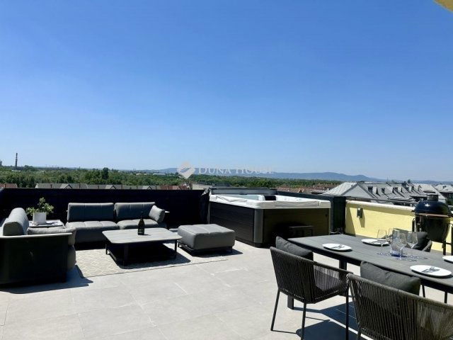 Eladó téglalakás, Budapesten, XVI. kerületben 180 M Ft, 3 szobás