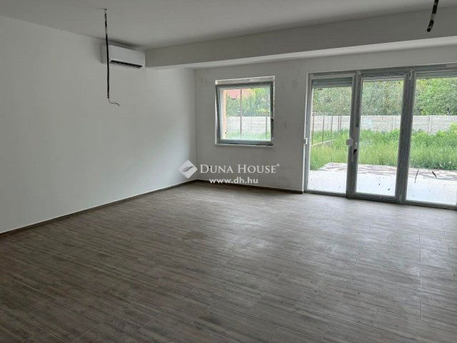 Eladó ikerház, Gödön 245 M Ft, 10 szobás / költözzbe.hu