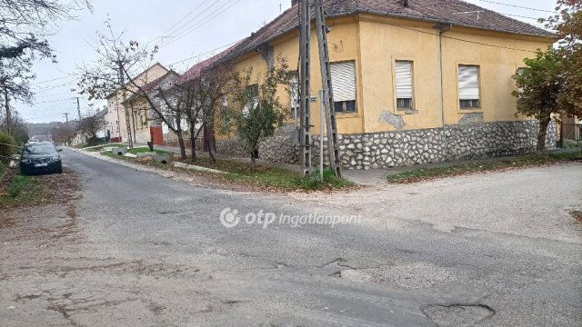 Eladó családi ház, Kaposváron 28.6 M Ft, 5 szobás