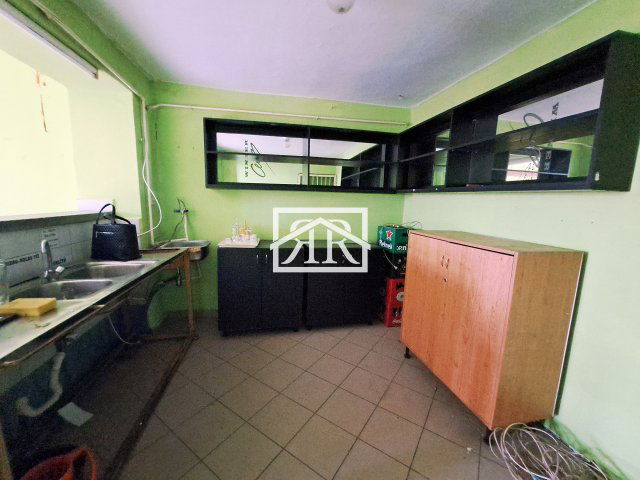 Eladó üzlethelyiség, Apátfalván, Kereszt utcában 16.9 M Ft