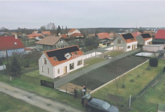 Eladó családi ház, Nyúlon 115 M Ft, 2 szobás