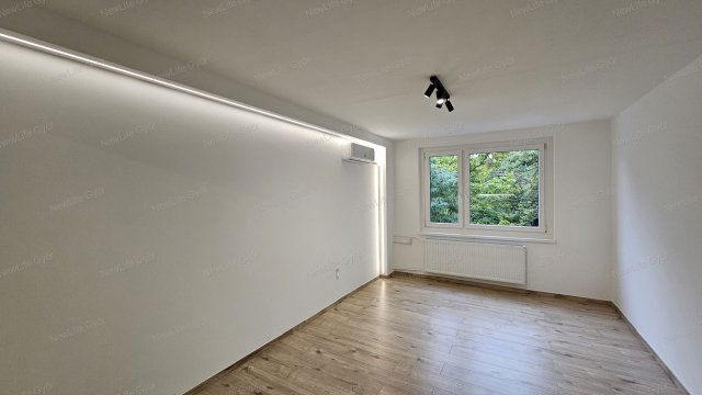 Eladó panellakás, Győrött 62 M Ft, 3 szobás