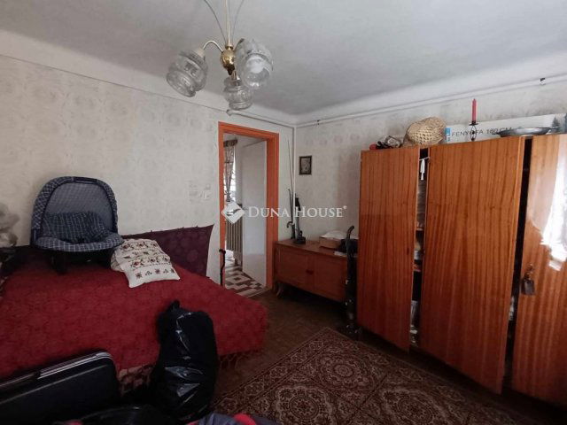Eladó családi ház, Bakonybánkon 33.5 M Ft, 6 szobás