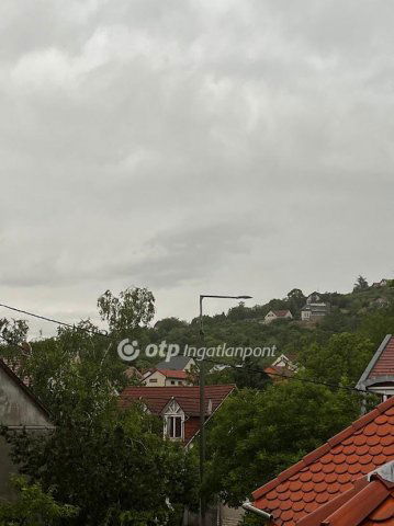 Eladó téglalakás, Pécsett 125 M Ft, 3+1 szobás