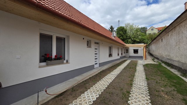Eladó családi ház, Leányváron 94.9 M Ft, 4+2 szobás
