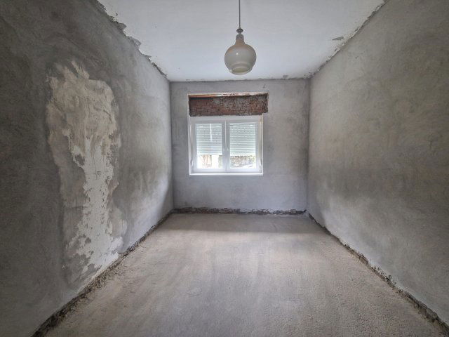 Eladó családi ház, Karcagon 23.9 M Ft, 2 szobás